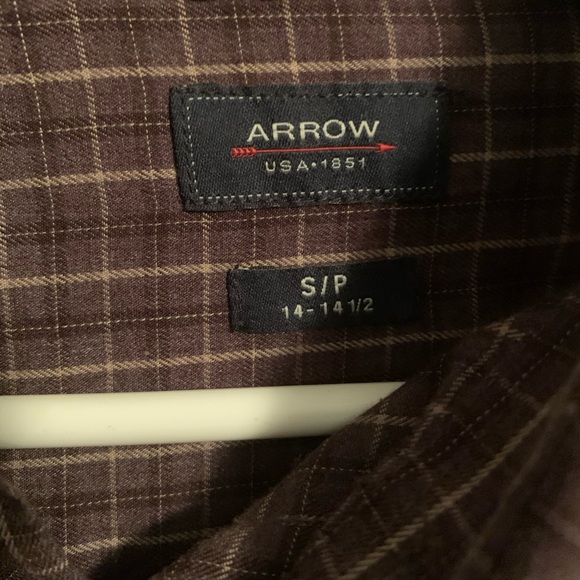 Button down shirt, checkered pattern. - Picture 2 of 3